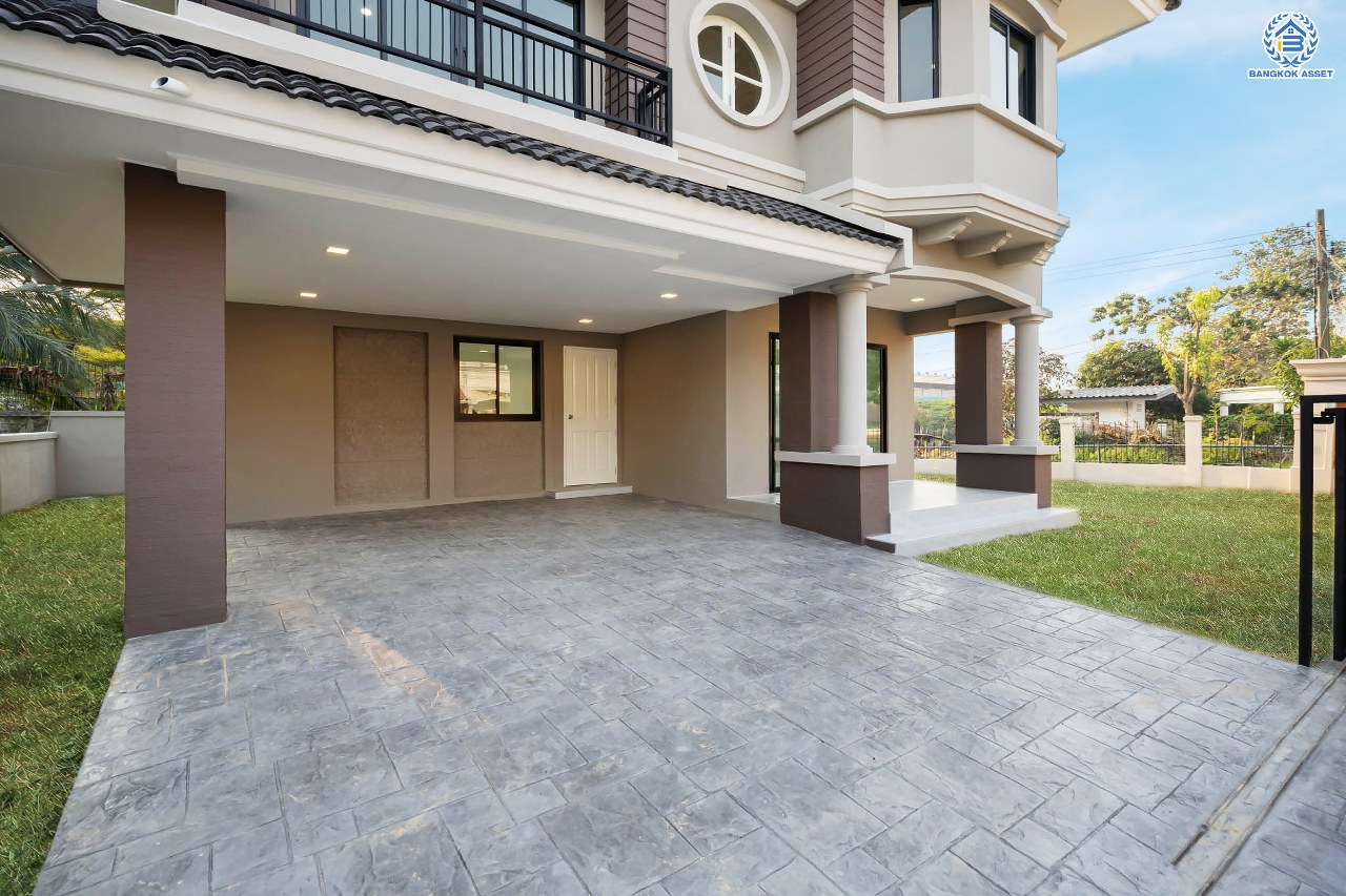 บ้านมือสองตกแต่งใหม่ โครงการ ชวนชื่น ปิ่นเกล้า บนเนื้อที่ 76.9 ตร.ว. พื้นที่ใช้สอยมากถึง 212.5 ตร.ม. ฟังก์ชันจัดเต็ม 3 ห้องนอน 3 ห้องน้ำ จอดรถได้ถึง 2 คัน พร้อมทั้งเปลี่ยนระบบสุขาภิบาลให้ใหม่ พร้อมเข้าอยู่ทันที บนทำเลศักยภาพ เชื่อมต่อหลายเส้นทาง ใกล้จุดขึ้นทางด่วน "ศรีรัช" และรถไฟฟ้าสายสีแดง "สถานีตลิ่งชัน"